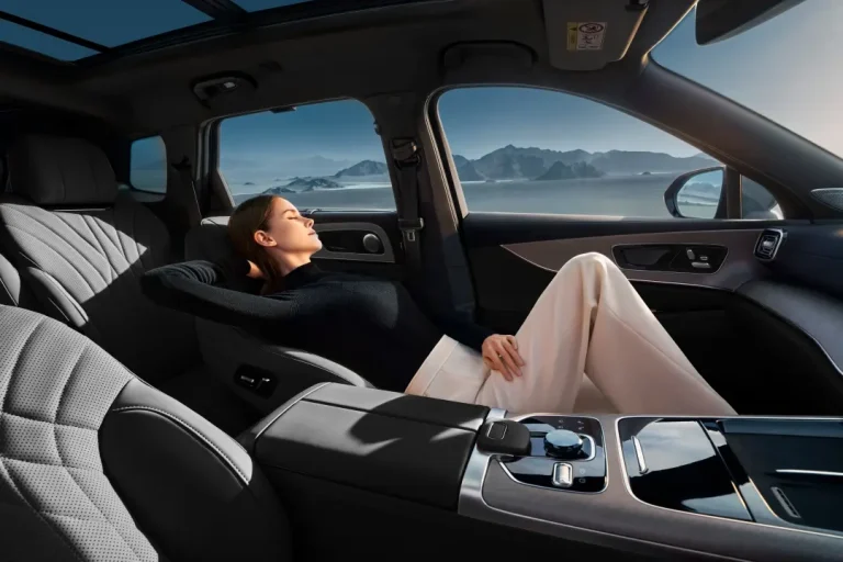J8_Black_Interior_Soft_Comfortable_Copilot_aec79e2dfc-1